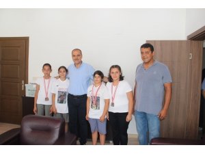 Başarılı sporculardan Başkan Uzundemir’e ziyaret