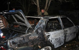 Park halindeki LPG'li otomobil yandı