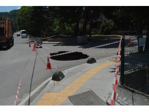 Gölcük'te çöken yol onarılıyor