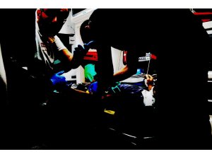 Otomobiller kafa kafaya çarpıştı: 2 yaralı