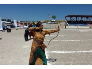 Okçuluk yarışması 200 sporcu ile başladı