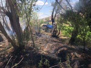 Şuhut’ta arazide yangın çıktı