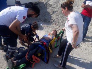 Lastiği patlayan otomobil takla attı: 2 yaralı