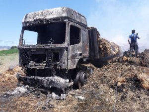 Saman yüklü tır küle döndü