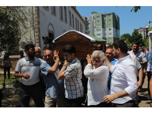 Evinde asılı bulunan eski müsteşar yardımcısı toprağa verildi