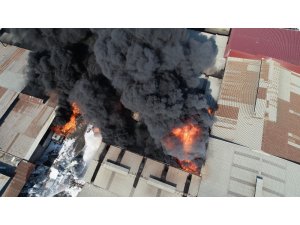 Adana’da plastik geri dönüşüm fabrikasında büyük yangın