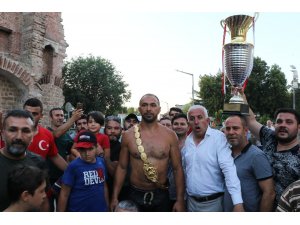 ‘Gürbüz’ hamam geleneğini bozmadı