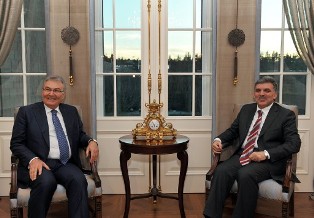 Deniz Baykal, Köşk'te Gül ile görüştü