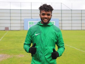 Başakşehir’de Azubuike tamam, Awaziem yolda