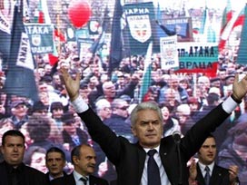 Milliyetçi lider Türkler'e yine kin kustu