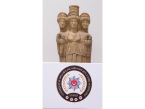 Roma dönemine ait kanatlı ve 3 başlı kadın heykeli ele geçirildi