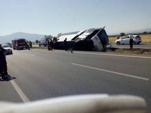 Turistleri taşıyan tur otobüsü kaza yaptı: 4 yaralı