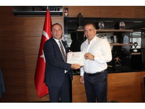 Vergi rekortmeni iş adamına teşekkür plaketi