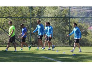 Sözleşme imzalamayan futbolcular Bolu’da kampa girdi