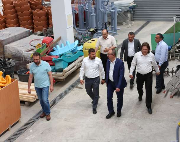 Başkan Kavuş, fidanlık ve seraları inceledi