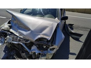 Bilecik’te bariyerlere çarpan otomobildeki 6 kişi yaralandı