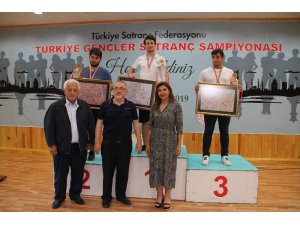 Canalp Cansun, Türkiye Satranç şampiyonu
