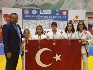 Minik judoculardan 3 altın 3 bronz