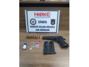 Isparta’daki uyuşturucu operasyonda silah ve uyuşturucu ele geçirildi