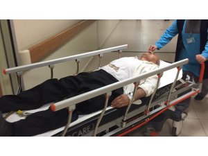 Hafif ticari araç tarlaya uçtu: 1 yaralı