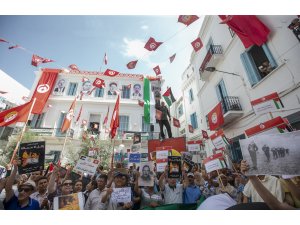 Tunus'un en büyük işçi sendikası "Yüzyılın Anlaşması"nı protesto etti