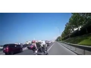 TEM Otoyolu’nda kazadan kıl payı kurtuluş kamerada