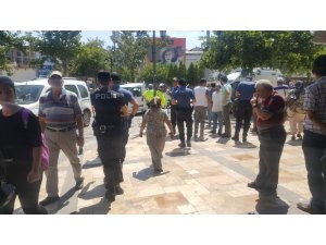 Üvey annesini sokak ortasında bıçakladı