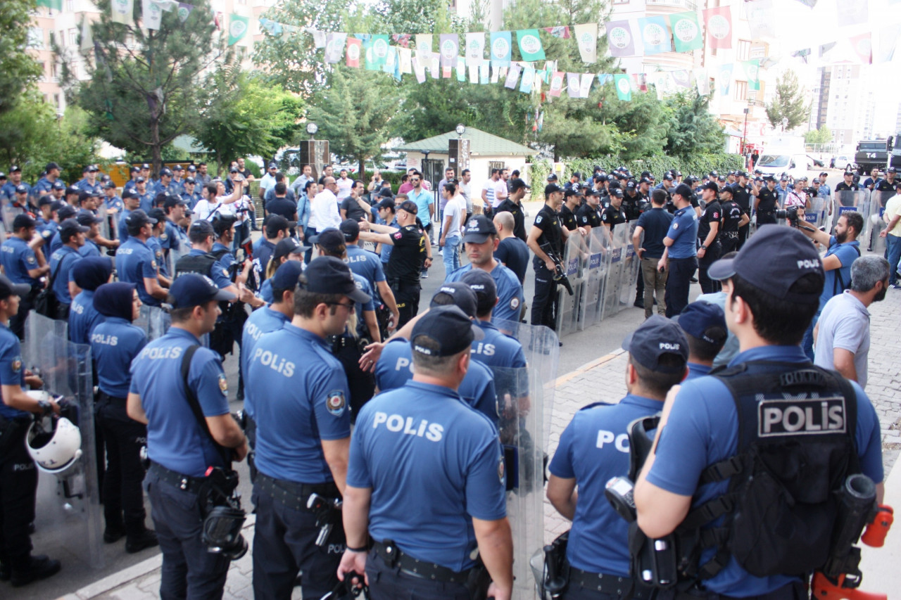 HDP'li isme tokat gibi cevap "Savaş yok, terörle mücadele var!"