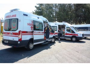 Havuzun derin olduğunu fark etmeyen genç kızlar boğulmaktan son anda kurtuldu