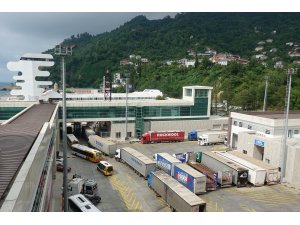 Sarp'tan yılın ilk yarısında 2 milyon 833 bin yolcu geçti