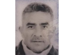 Polis yüksek ses ihbarı için geldiği araçta cesetle karşılaştı