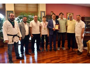 Şampiyon tekvandocudan Dündar’a ziyaret