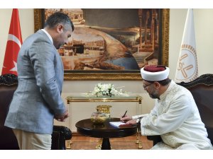 Erbaş, TDV'ye kurban bağışında bulundu