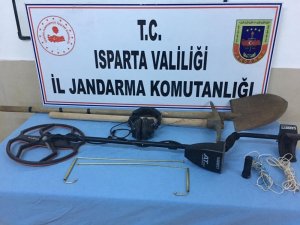 Isparta’da kaçak kazıya jandarma baskını: 3 gözaltı