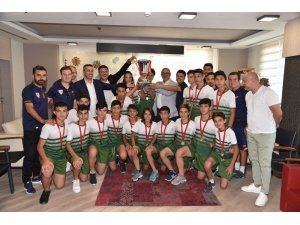 Başkan Ergün şampiyonları ağırladı