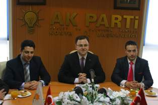 AK Partili gençlerden Siirt'e kırtasiye yardımı