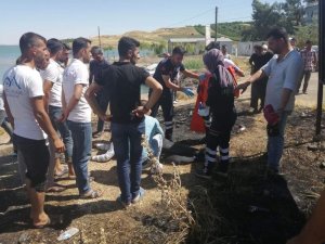 Tabancayla oynayan genç kendini vurdu