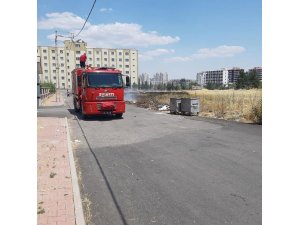 Çıkan anız yangını itfaiye söndürdü