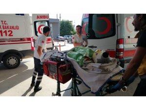 Tişörtünü almaya giden işçinin üzerine yanan elektrik kablosu düştü