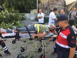 Servis otobüsü ile hafriyat kamyonu çarpıştı: 2’si ağır 13 yaralı