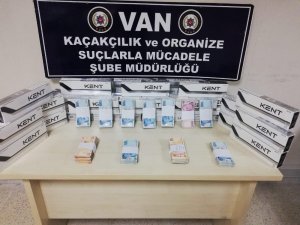 Van’da kaçak sigara ve para ele geçirildi