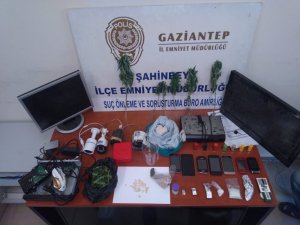 Uyuşturucu taciri suçüstü yakalandı