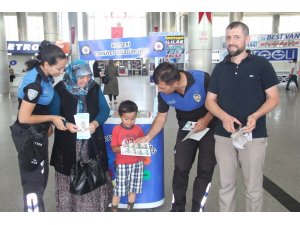 Otogarda yolcular hırsızlık, dolandırıcılık ve trafik güvenliği konusunda bilgilendirildi