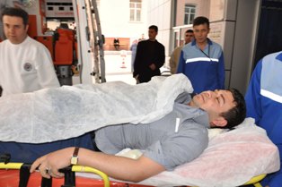 Bıçaklı kavgada 1'i ağır, 6 kişi yaralandı