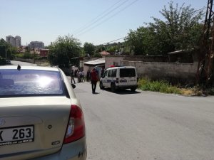 Evin çatısından düşen adam hayatını kaybetti