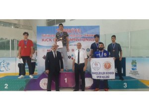 Elazığlı sporcular 12 madalyayla döndü