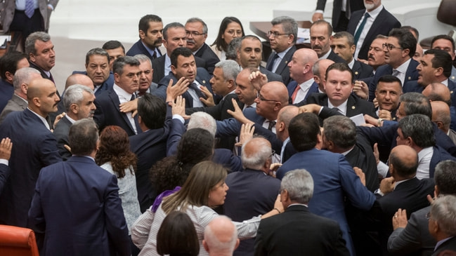 Genel Kurul’da gerginlik CHP ve MHP milletvekilleri kavga etti