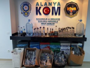Alanya’da restorana kaçak içki baskını