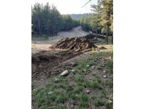 Helikopter pist yoluna hayvan gübresi döktüler