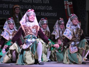 Akşehirli çocuklar Karagöz ve Hacivatla eğlendi